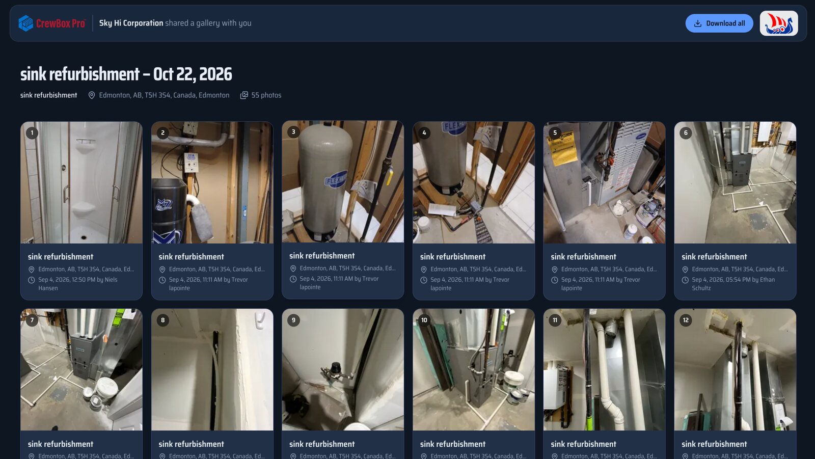 Una galería de cliente tal como la ve el cliente: el nombre y el logo de tu empresa, el proyecto, su dirección y 55 fotos de obra