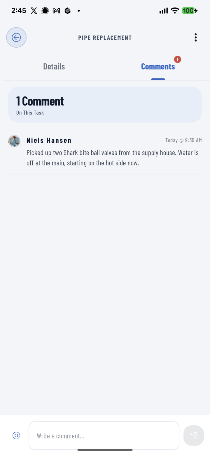 Pestaña Comentarios de una tarea con una actualización del equipo y el campo Escribe un comentario